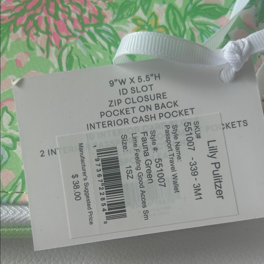 Lilly Pulitzer Pink and Green Floral Passport Travel wallet BNWT - Picture 4 of 16